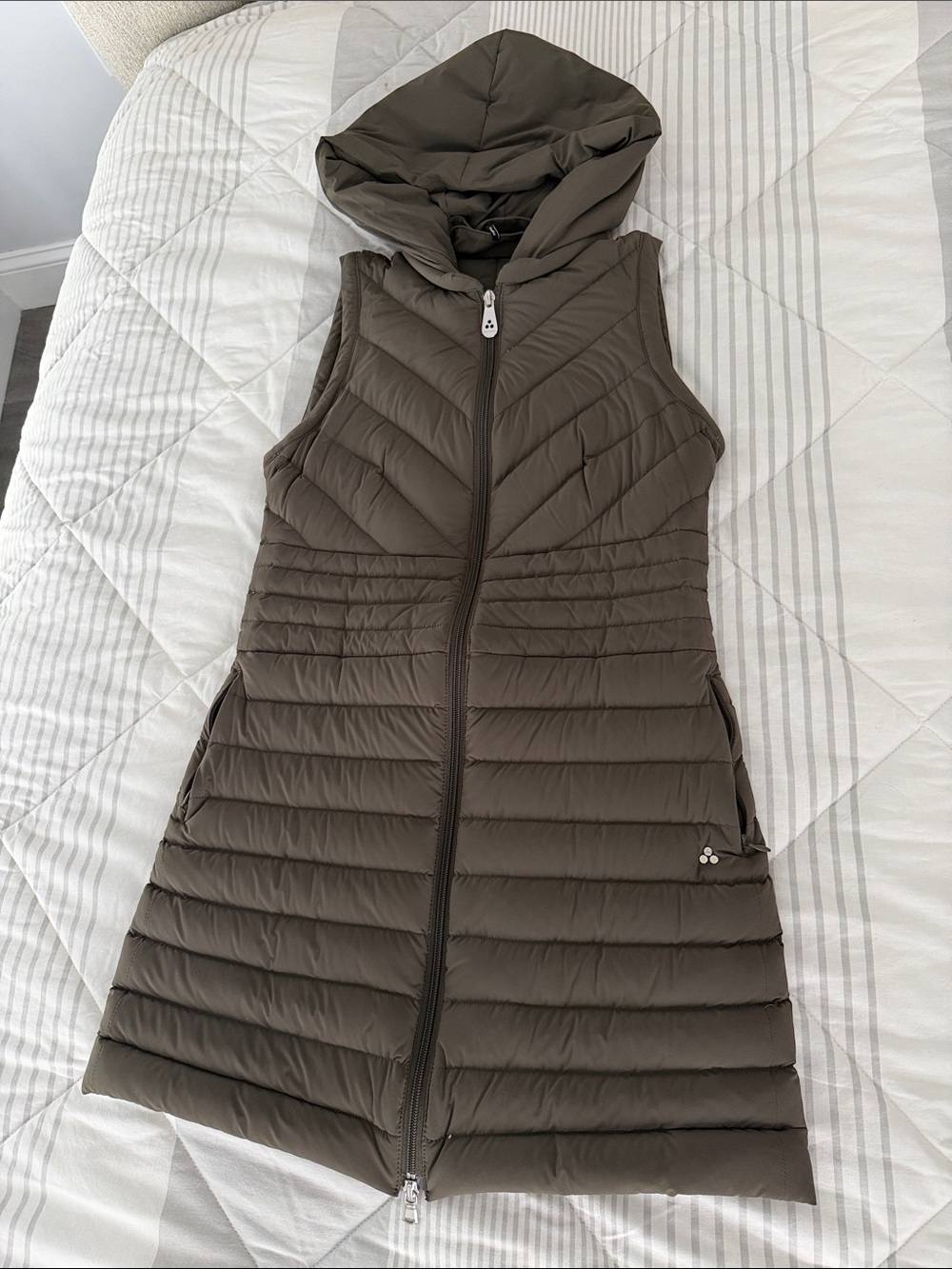Peuterey snap Hooded Quilted Long Sleeveless Vest in Olive green
